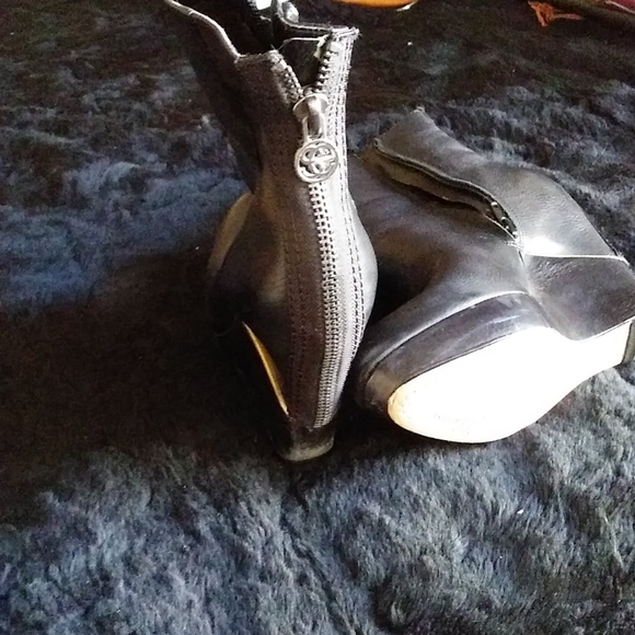 Boots - Picture 4 of 4